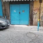 Ostello A Napoli Centro Per Donne In Condivisione