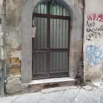 Ostello A Napoli Centro Per Donne In Condivisione