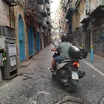 Ostello A Napoli Centro Per Donne In Condivisione