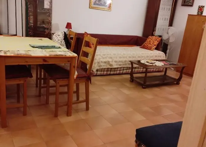 Ostello A Napoli Centro Per Donne In Condivisione